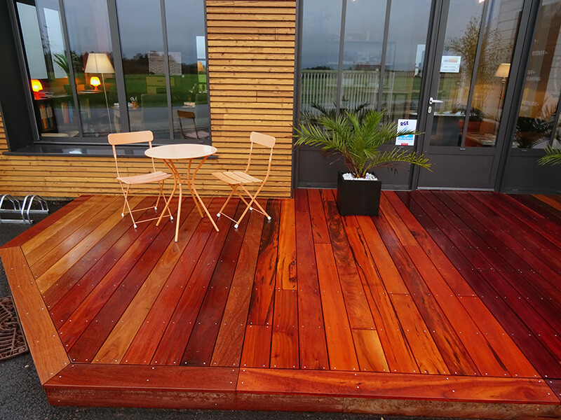 Réalisation d'une terrasse en bois par la menuiserie Burgaud Francis à Saint Hilaire de Riez